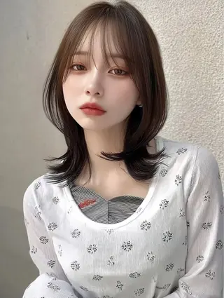 ミディアム カラー 鍋島 美華のヘアスタイル