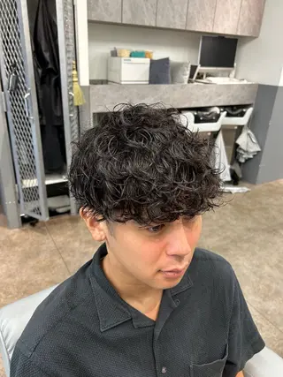 ミディアム パーマ メンズ BARBER BROS 長堀橋店所属・奥 圭人｜メンズスタイルのヘアスタイル