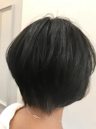ショート カラー ひろせ かなのヘアスタイル
