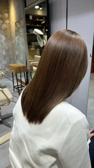 セミロング esse大阪茶屋町店所属・レイヤーカット 新井田陽寿のヘアスタイル