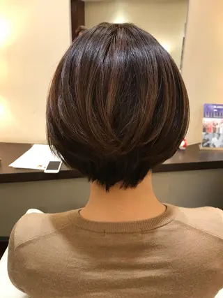 ショート カラー BIANCO北堀江 AKANEのヘアスタイル