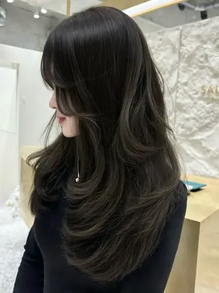 ロング カラー SALOWIN銀座一丁目所属・透明感カラー/レイヤ ーカット🤍miyuのヘアスタイル