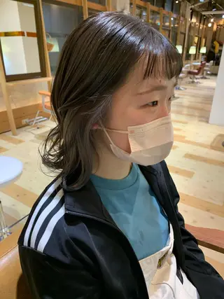 ミディアム カラー hair make DAISY LOTUS所属・MAYU🪡 透明感カラー/耳ツボのヘアスタイル