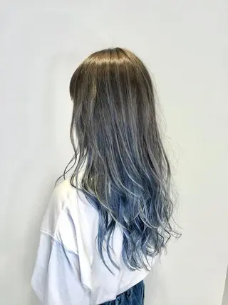 ロング カラー ヘアアレンジ ｲﾝﾅｰｶﾗｰ屋さん 🫧伊藤拓実のヘアスタイル