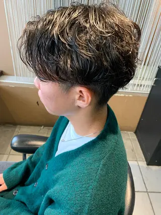 ショート パーマ メンズ 森岡 陸のヘアスタイル