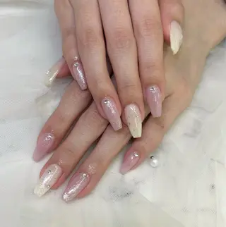 ネイル 秋元 琴音のネイルデザイン