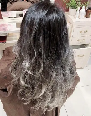 カラー 平川 直子のヘアスタイル