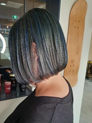 ショート カラー ブリーチカラー🌈 嘉名 真樹のヘアスタイル