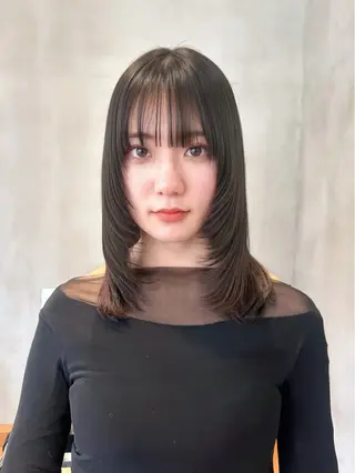 ミディアム センターパート /ニュアンスパーマのヘアスタイル