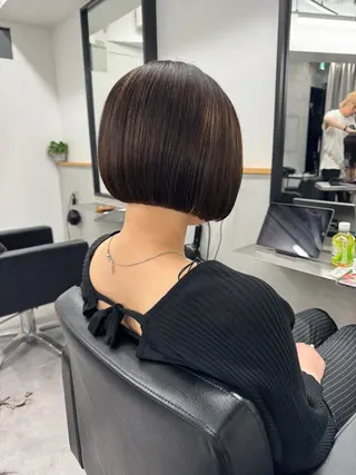 ショート 切りっぱなしボブ レイヤー/縮毛矯正のヘアスタイル