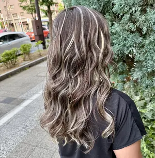 ロング カラー Cure2所属・🌈白いハイライト 🌈 🐶ノザワ🐶のヘアスタイル