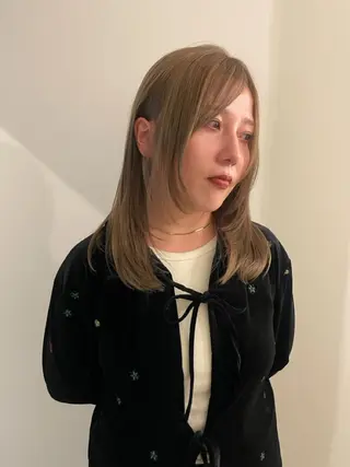 セミロング カラー 渋谷 留菜のヘアスタイル