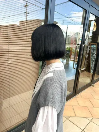 ミディアム ボブ/切りっぱなし/ 艶カラー/吉川清保のヘアスタイル