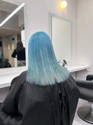 カラー ベージュ／ブラウン/ ナチュラルレイヤーのヘアスタイル