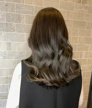 ミディアム 栗林 茉那のヘアスタイル