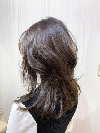 カラー 嶋村夏実🌼レイヤー 🌸白髪ぼかしのヘアスタイル