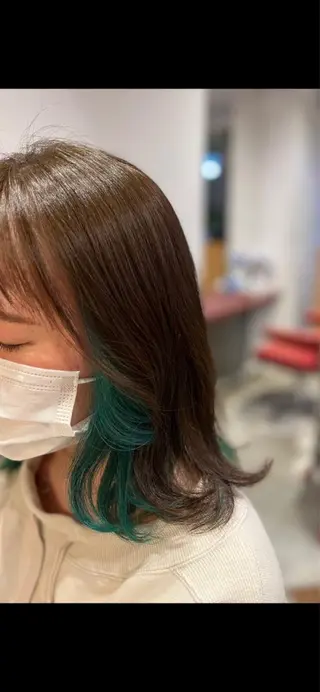 ミディアム 近 沙織のヘアスタイル