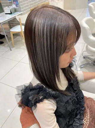 ミディアム カラー 石川 英美花のヘアスタイル