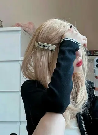 ロング カラー モテ髪💕ハイトーン ベージュ yuriaのヘアスタイル