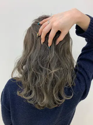 セミロング 心斎橋/海外レイヤー 募集中三好玲奈のヘアスタイル