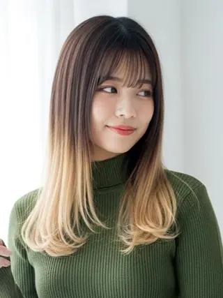 カラー Helena EZGのヘアスタイル