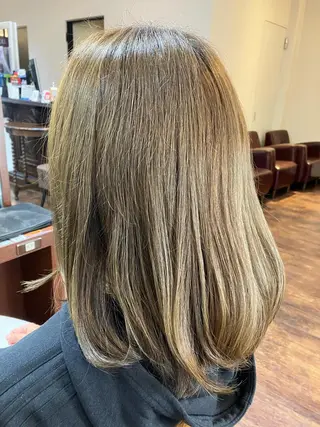 ミディアム カラー Doluce所属・岡宮 友紀子のヘアスタイル