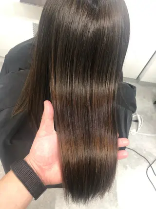 ロング 美髪の錬金術師 チダ ヨシヒロのヘアスタイル