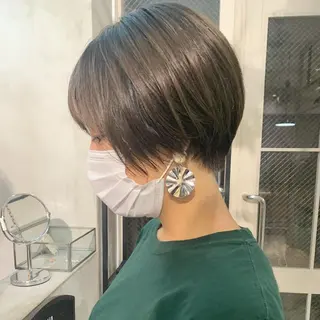 ショート カラー ネイル ハイトーン&暗髪🔥 表参道二刀流マエダのヘアスタイル