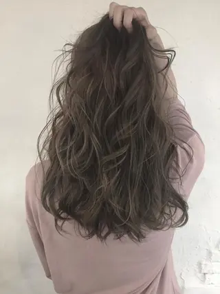 ロング カラー 伊藤 優希のヘアスタイル