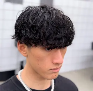 ショート パーマ ヘアアレンジ メンズ 艶カラー の達人のヘアスタイル