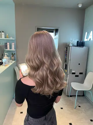 セミロング カラー ブリーチカラー 🩵MIZUKIのヘアスタイル