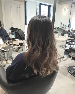 セミロング カラー SHI Oのヘアスタイル