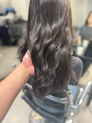 セミロング カラー 【銀座】艶髪/上品な カラー特化/涼/駅近のヘアスタイル