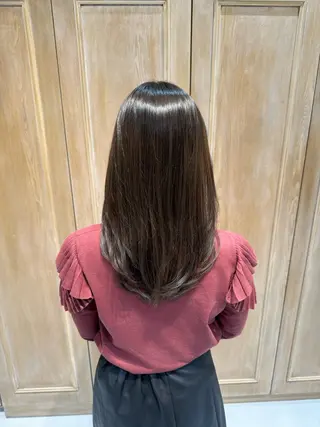 セミロング レイヤー/顔周り/透 明感カラー/うる艶のヘアスタイル