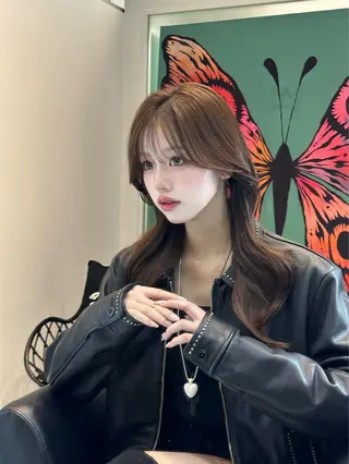 ミディアム レイヤーカット 透明感カラーのヘアスタイル