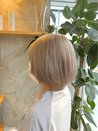 ショート カラー ハイトーンカラ ー/小川のヘアスタイル