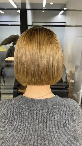 ショート け んブリーチ縮毛矯正のヘアスタイル