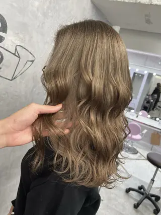 ロング カラー オフホワイトアンドなんば所属・福西 洋斗のヘアスタイル