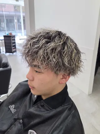 ショート パーマ メンズ カラー 桐島 令奈のヘアスタイル
