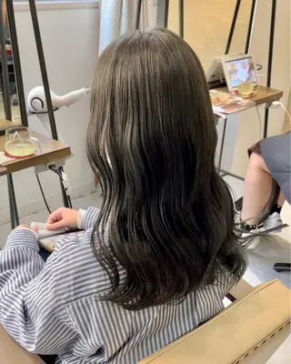 ロング メンズバレイヤージュ 斉藤春のヘアスタイル