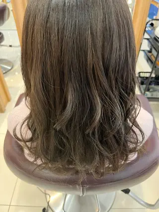 セミロング カラー なつな/ 透明感カラーのヘアスタイル