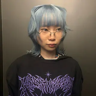 ショート カラー HIKARI🐈‍⬛ ハイトーン×デザインのヘアスタイル