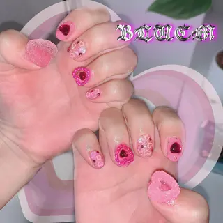 ネイル BLUEM なな🐶のネイルデザイン