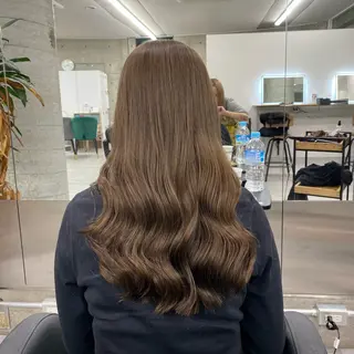 ロング カラー Welring hair salon所属・Runa/大人 かわいいハイトーンのヘアスタイル