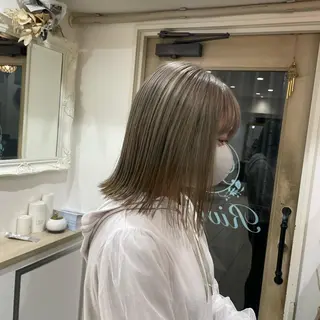 ミディアム カラー cinq PROJECT所属・ミルクティーベージュ /三村克彦のヘアスタイル