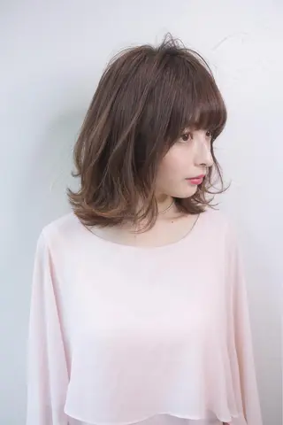 ミディアム リズ　ブリエ所属・リズ ブリエのヘアスタイル