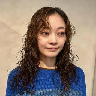 ロング パーマ Aust hair Stella新宿所属・Yuki☺︎パーマ レイヤーカットのヘアスタイル