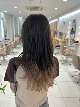 ロング 🍂透明感ベージュ カラー🍂森部杏菜のヘアスタイル