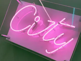 カラー 岡野 静華のヘアスタイル