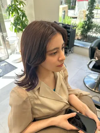 ミディアム カラー ミオ💎透ける暗髪／ ブリーチなしWカラーのヘアスタイル